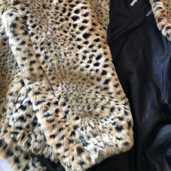 Faux fur vegan cheetah leopard print jacket coat - Picture 2 of 5